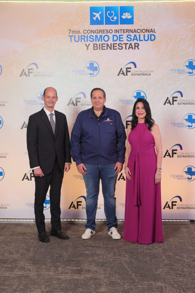 Alejandro Cambiaso, Víctor Atallah y Amelia Reyes Mora en el 7mo Congreso Internacional de Turismo de Salud y Bienestar