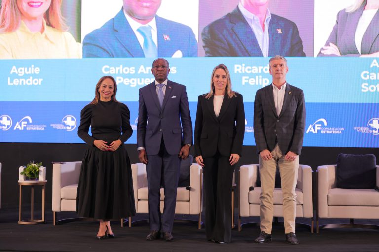 Aguie Lendor, Carlos Andrés Peguero, Ana García Sotoca y Ricardo Felip en el 7mo Congreso Internacional de Turismo de Salud y Bienestar