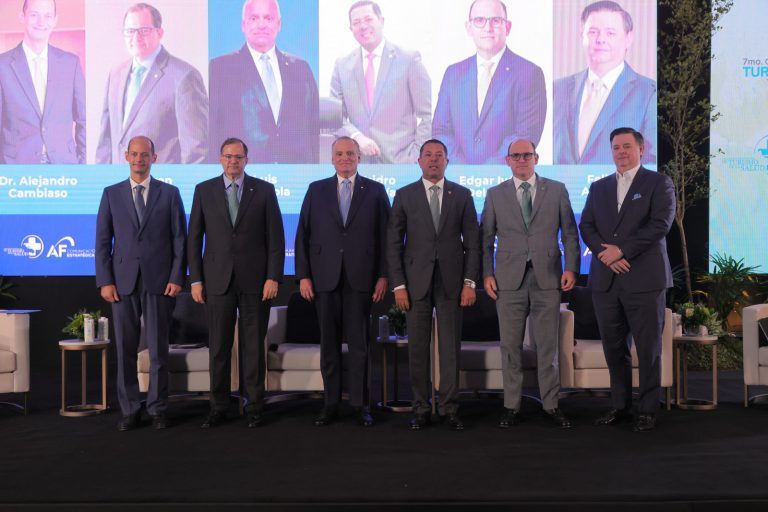 Alejandro Cambiaso, Steven Puig, Luis Espínola, Ysidro García, Edgar Iván Del Toro y Felipe Amador en el 7mo Congreso Internacional de Turismo de Salud y Bienestar