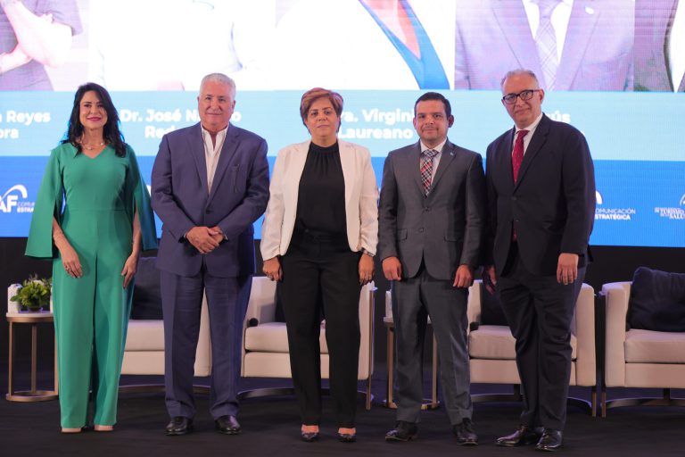 Amelia Reyes Mora, José Natalio Redondo, Virginia Laureano, Jesús Saavedra y Aniceto Rodríguez Delgado en el 7mo Congreso Internacional de Turismo de Salud y Bienestar