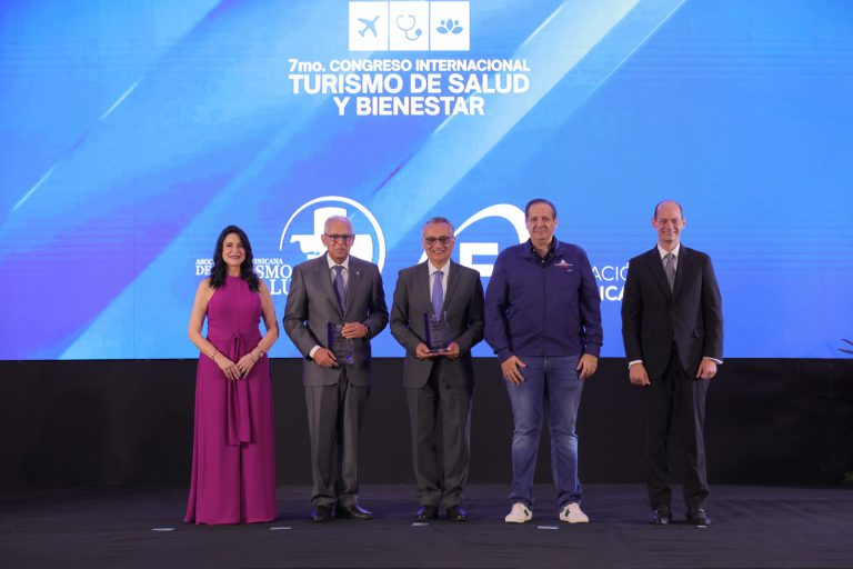 Amelia Reyes Mora, Rafael Sánchez Español, Henry Gallardo, Víctor Atallah y Alejandro Cambiaso en el 7mo Congreso Internacional de Turismo de Salud y Bienestar