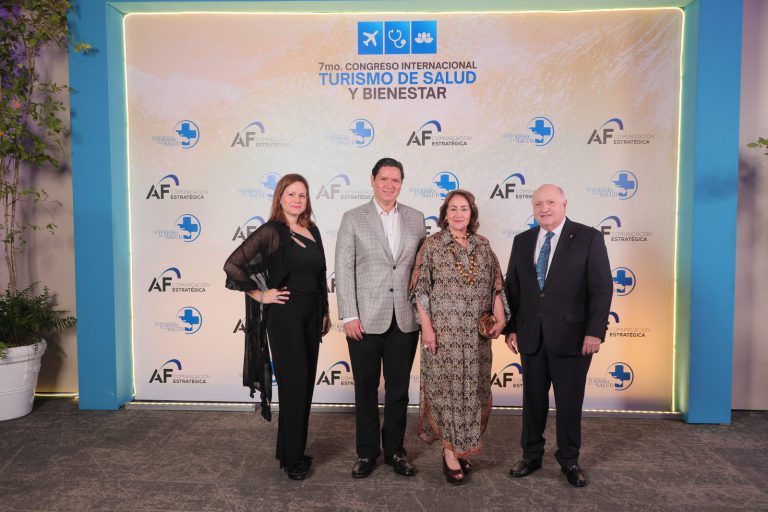 Annya Del Toro, Luis Del Toro, Ivelisse de Del Toro y Rafael Del Toro en el 7mo Congreso Internacional de Turismo de Salud y Bienestar