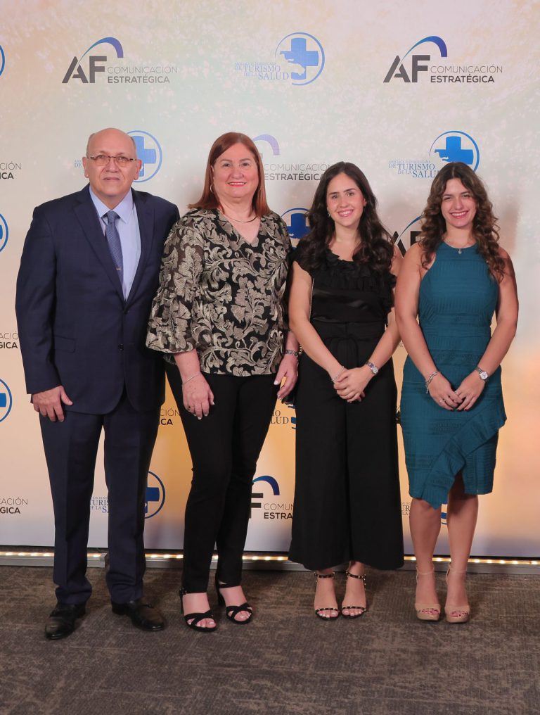 Edgar Del Toro, Georgina Del Toro, Amalia Del Toro y Camila Cambiaso en el 7mo Congreso Internacional de Turismo de Salud y Bienestar