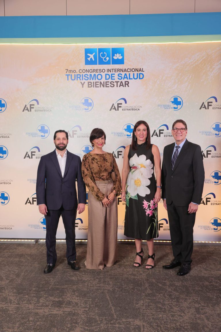 Ernesto Bournigal, Silvia Olivero de Bournigal, Maitee Del Toro y Eduard Gottschalk en el 7mo Congreso Internacional de Turismo de Salud y Bienestar