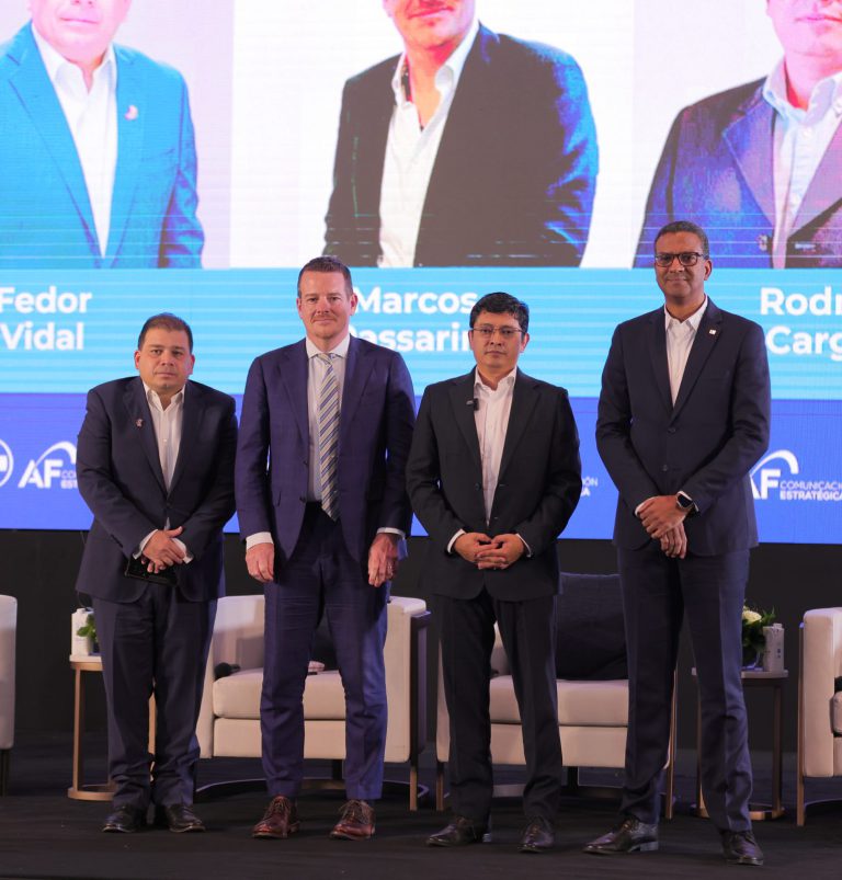 Fedor Vidal, Marcos Passarini, Rodrigo Cargua y Francis Mariñez en el 7mo Congreso Internacional de Turismo de Salud y Bienestar