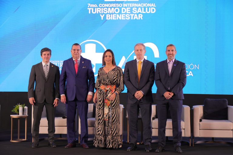 Gastón Gabin, Gerardo Mesa, Sandra Marcela Cortés, Bill Cook y Guillermo Borel en el 7mo Congreso Internacional de Turismo de Salud y Bienestar