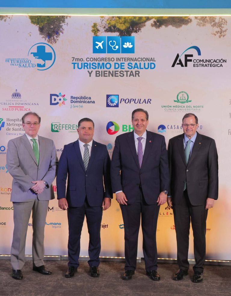 Guillermo Dorka, Yaser Sánchez, Víctor Atallah y Steven Puig en el 7mo Congreso Internacional de Turismo de Salud y Bienestar