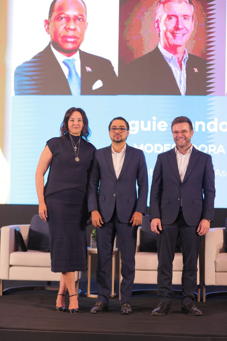 Kathylka González, Herly Valenzuela y José Antonio García en el 7mo Congreso Internacional de Turismo de Salud y Bienestar