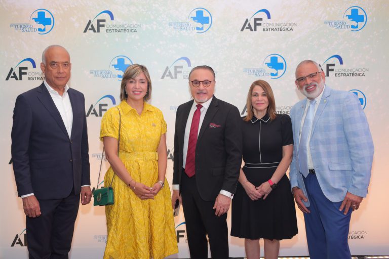 Rafael Ulerio, Natalia García, Julián Sued, Javiela Tejada y Julio Gonell en el 7mo Congreso Internacional de Turismo de Salud y Bienestar